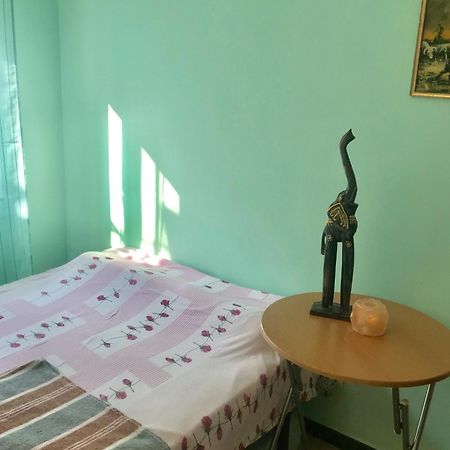 Habitaciones Compartidas En Un Apartamento Салоу Екстер'єр фото
