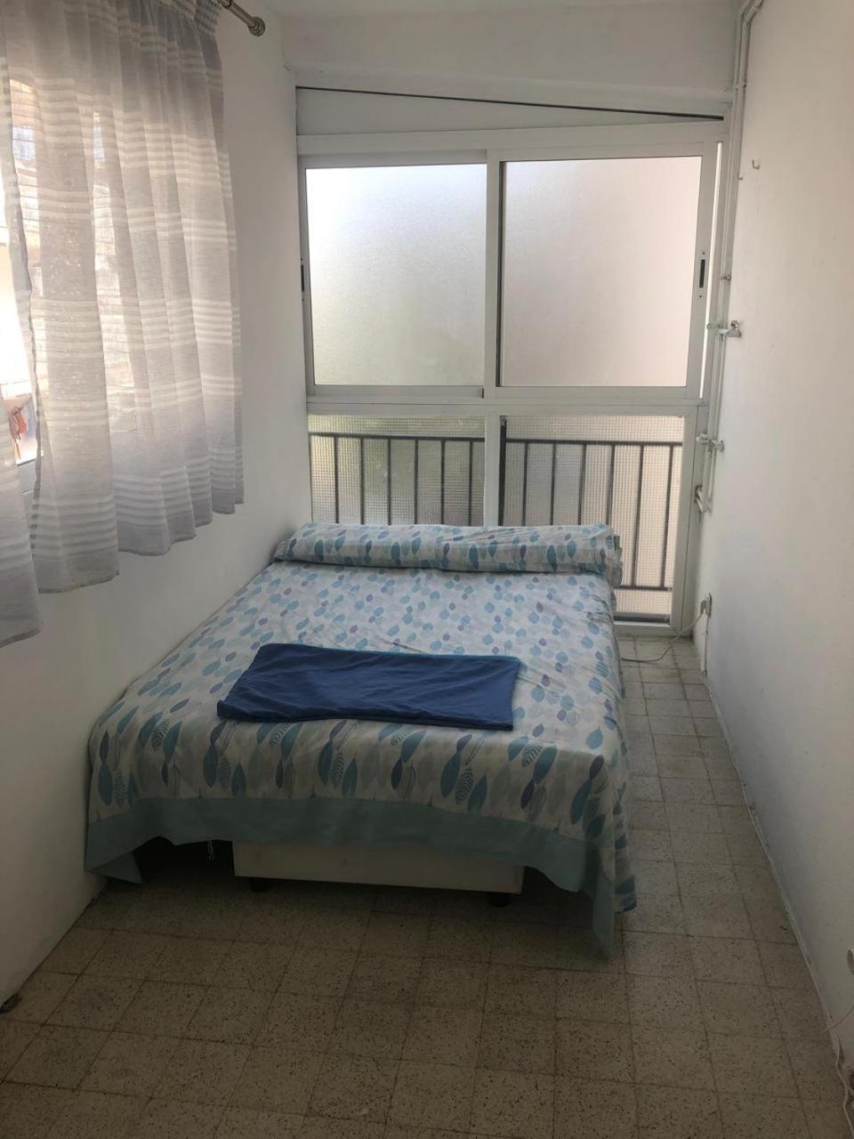 Habitaciones Compartidas En Un Apartamento Салоу Екстер'єр фото