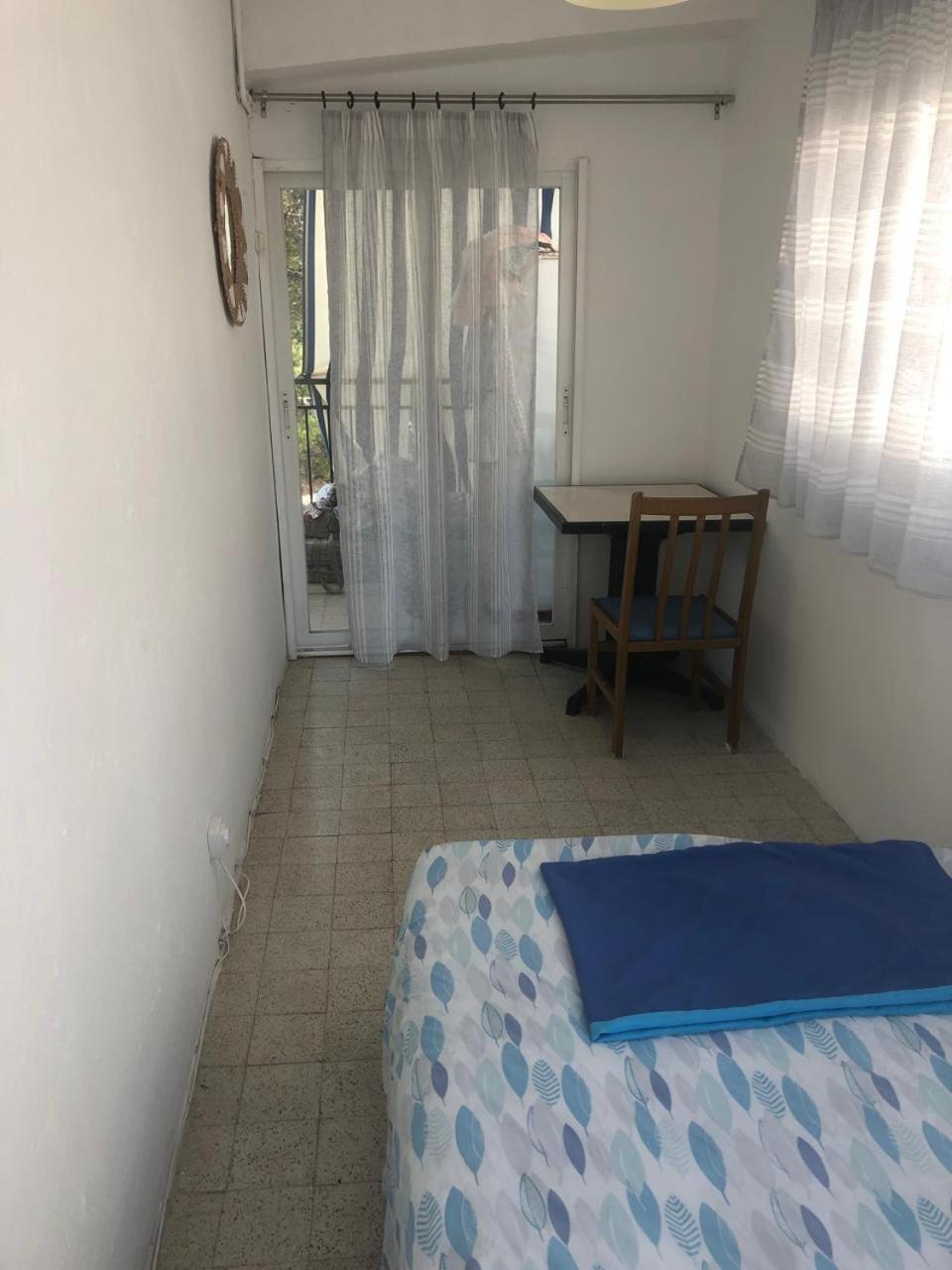 Habitaciones Compartidas En Un Apartamento Салоу Екстер'єр фото