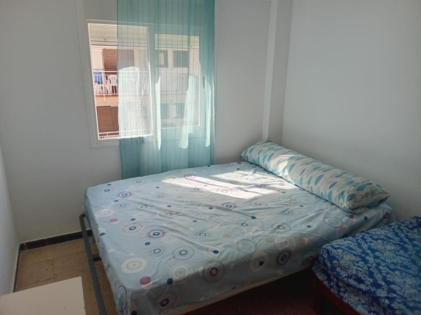 Habitaciones Compartidas En Un Apartamento Салоу Екстер'єр фото