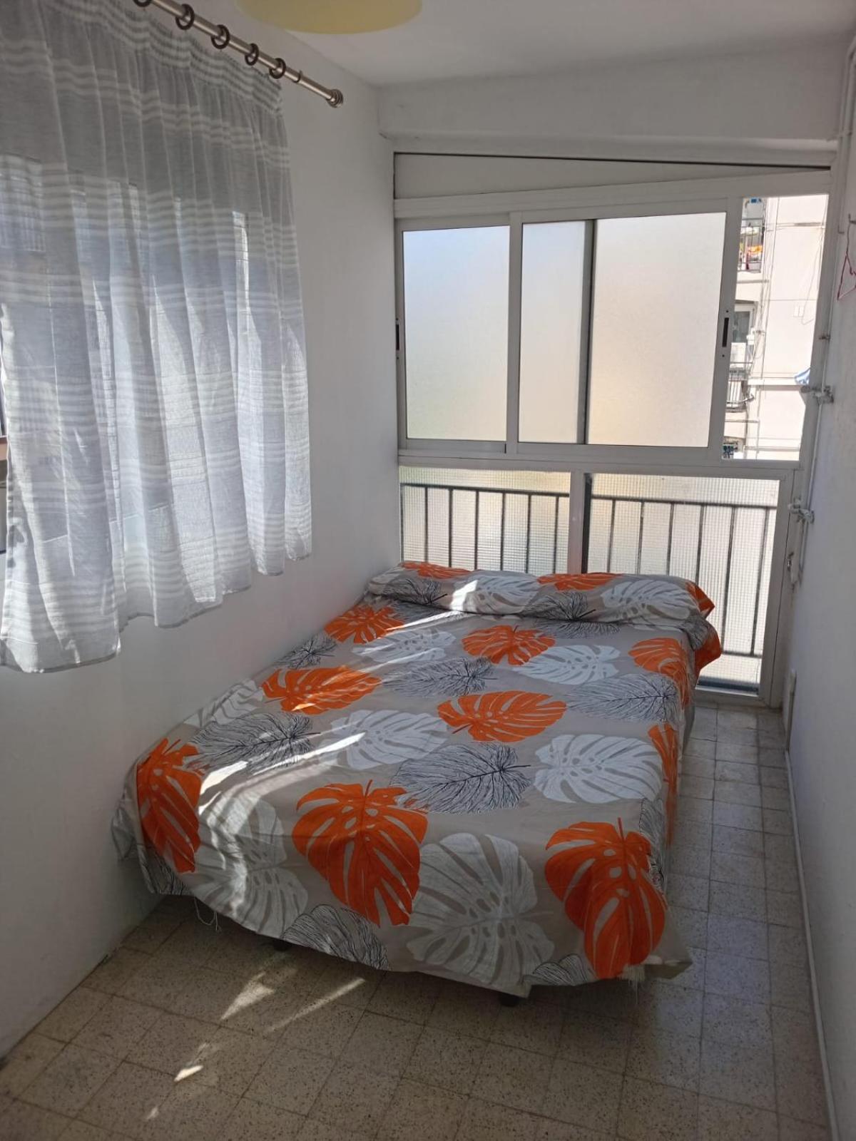Habitaciones Compartidas En Un Apartamento Салоу Екстер'єр фото