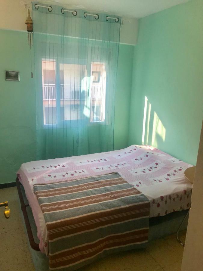 Habitaciones Compartidas En Un Apartamento Салоу Екстер'єр фото