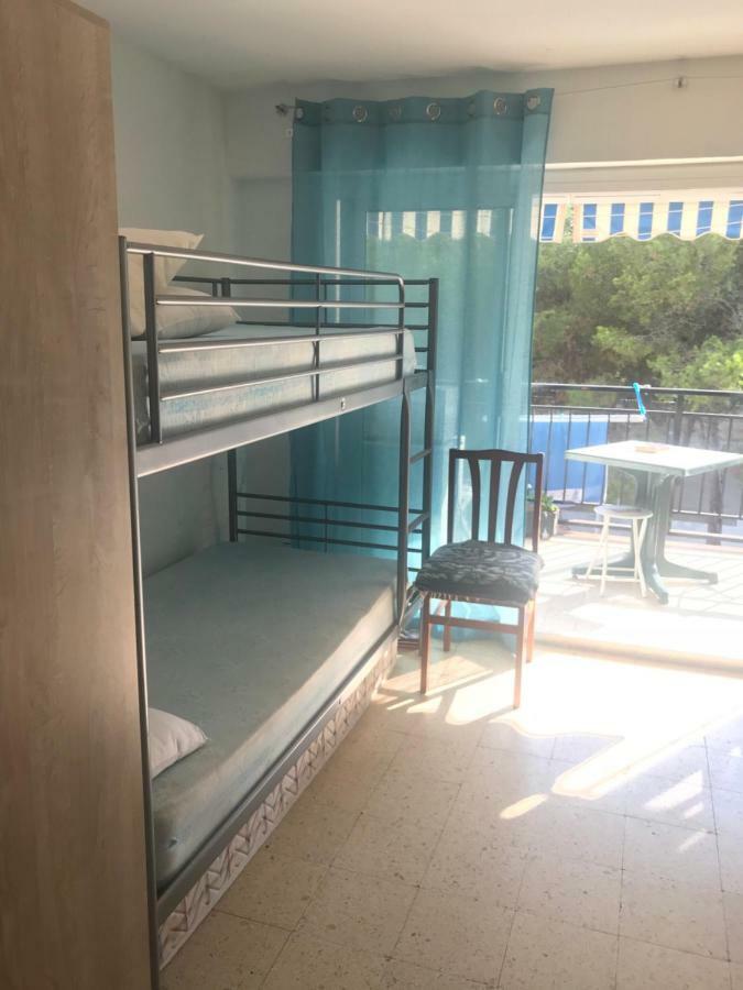 Habitaciones Compartidas En Un Apartamento Салоу Екстер'єр фото